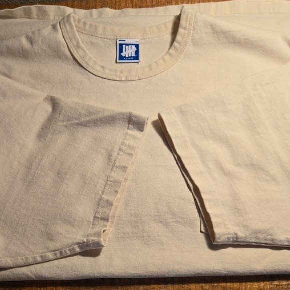 Classic Undftd Off White Men's T-Shirt - Picture 5 of 6